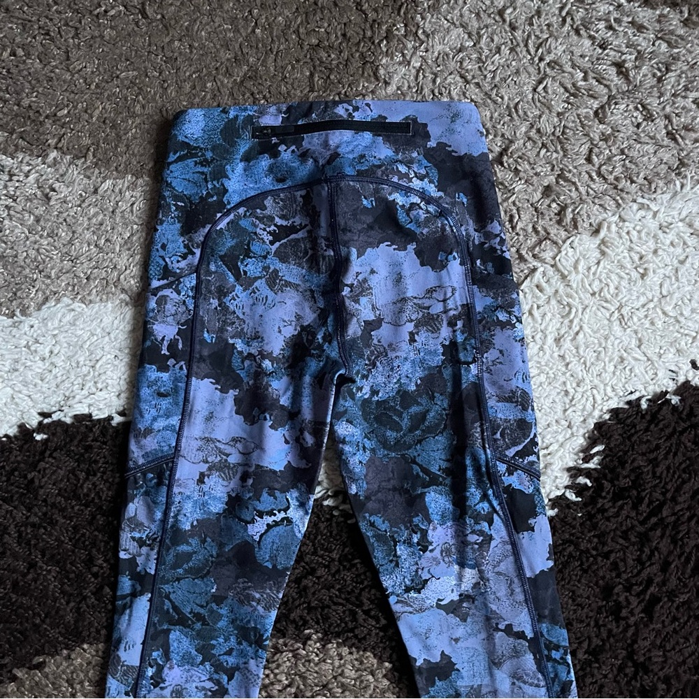 Lululemon Speed Up Tight Sz 2 *Full-On Luxtreme 28" In
Screen Camo Multi - Picture 7 of 8